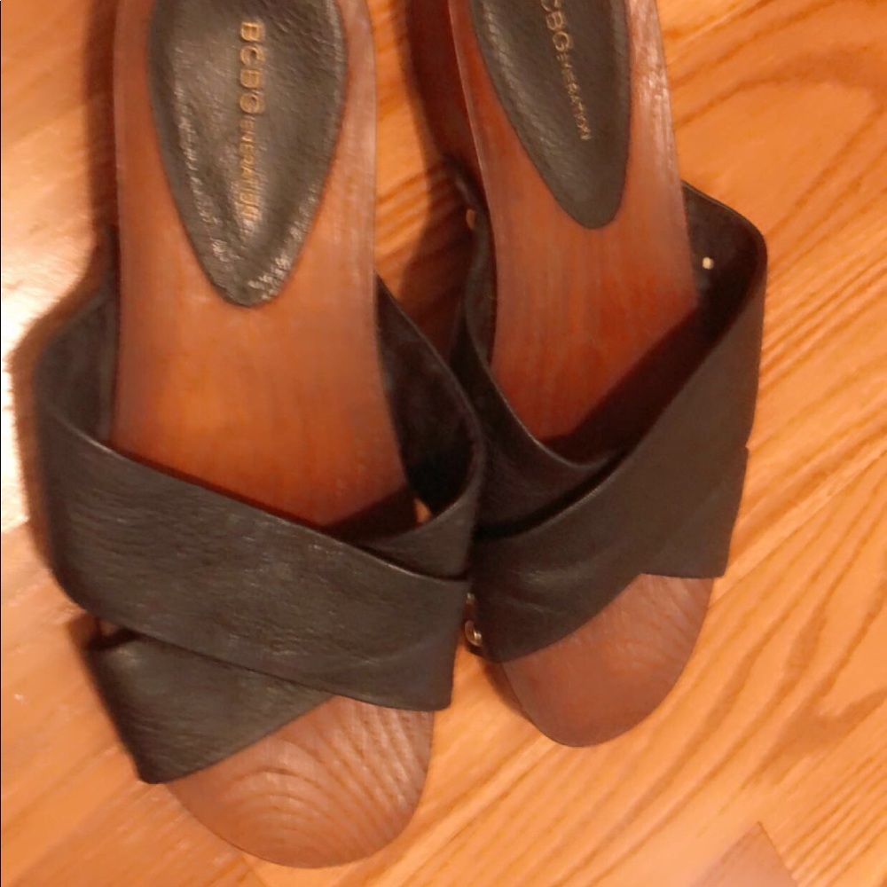 BCBG FLIP flops